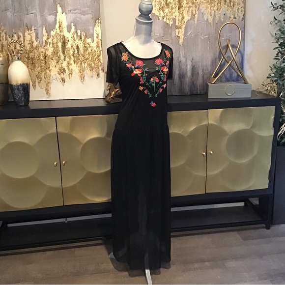 Black Embroidery Maxi Dress - Picture 9 of 12